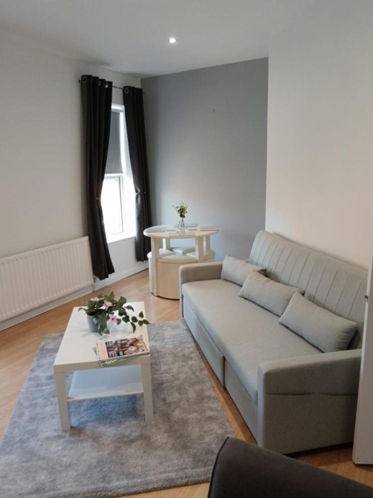 קטרינג Welcome To This Flat מראה חיצוני תמונה